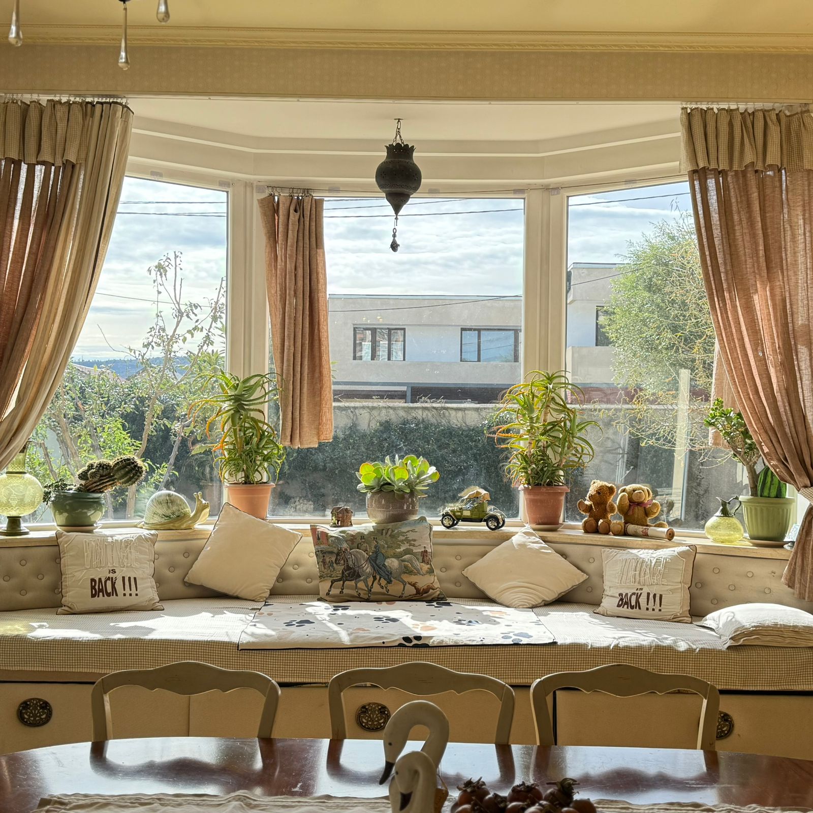 იყიდება კერძო სახლი საბურთალოს რაიონში