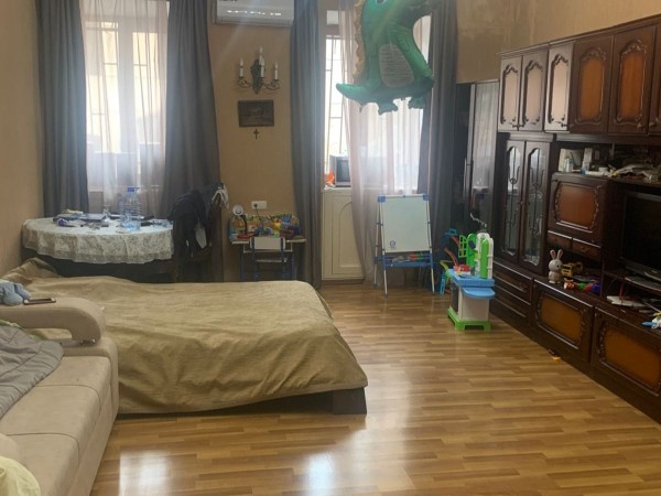 იყიდება თბილისური ეზო მთაწმინდის რაიონში